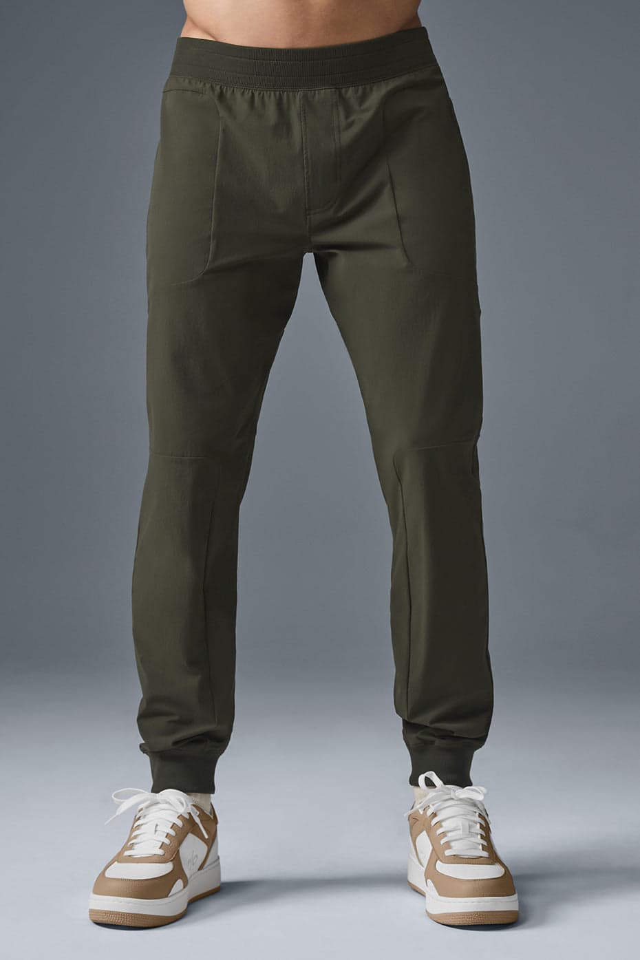 Alo Yoga — Co-Op Pant (Long) - Stealth Green