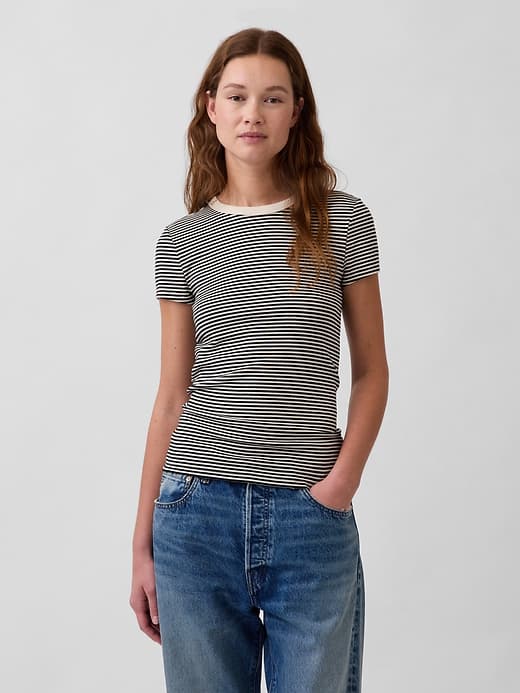 Gap — Modern Crewneck T-Shirt